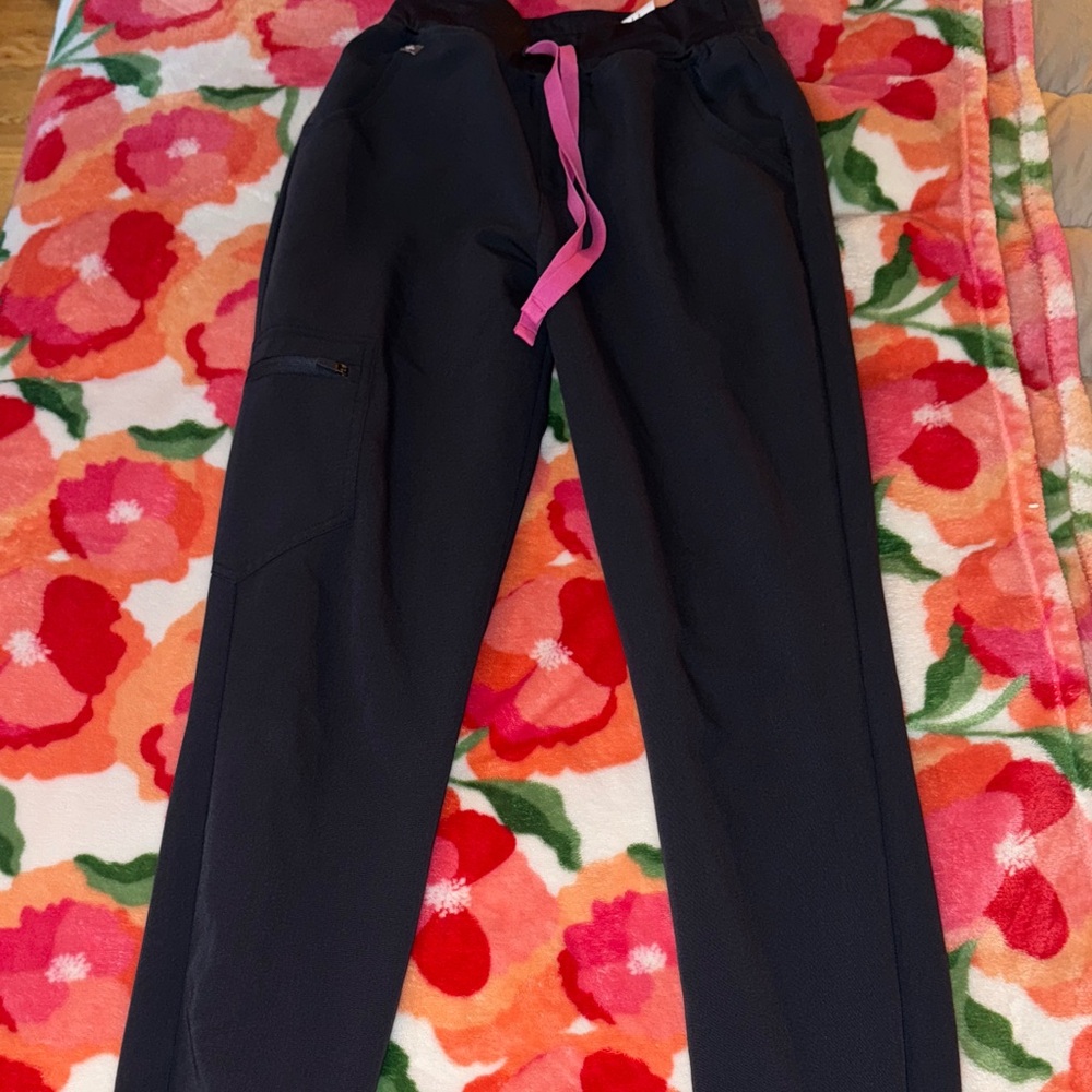 FIGS Zamora Night Sky Scrub Pants with Pink Drawstring